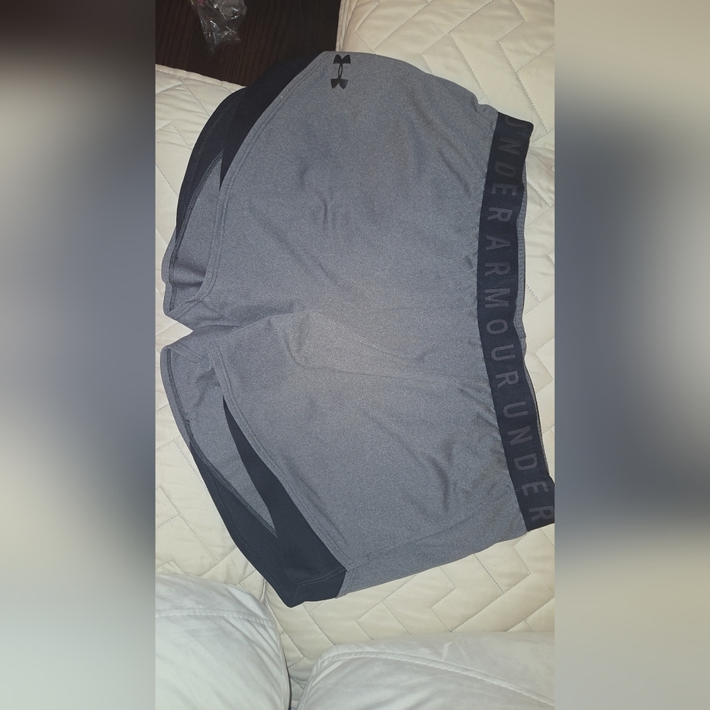 Mens-Under Armour Athletic Shorts in Gray and Black